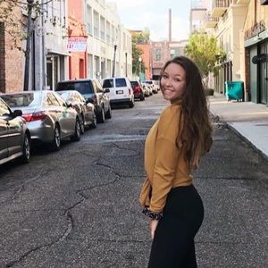 Meet your Posher, Abigail